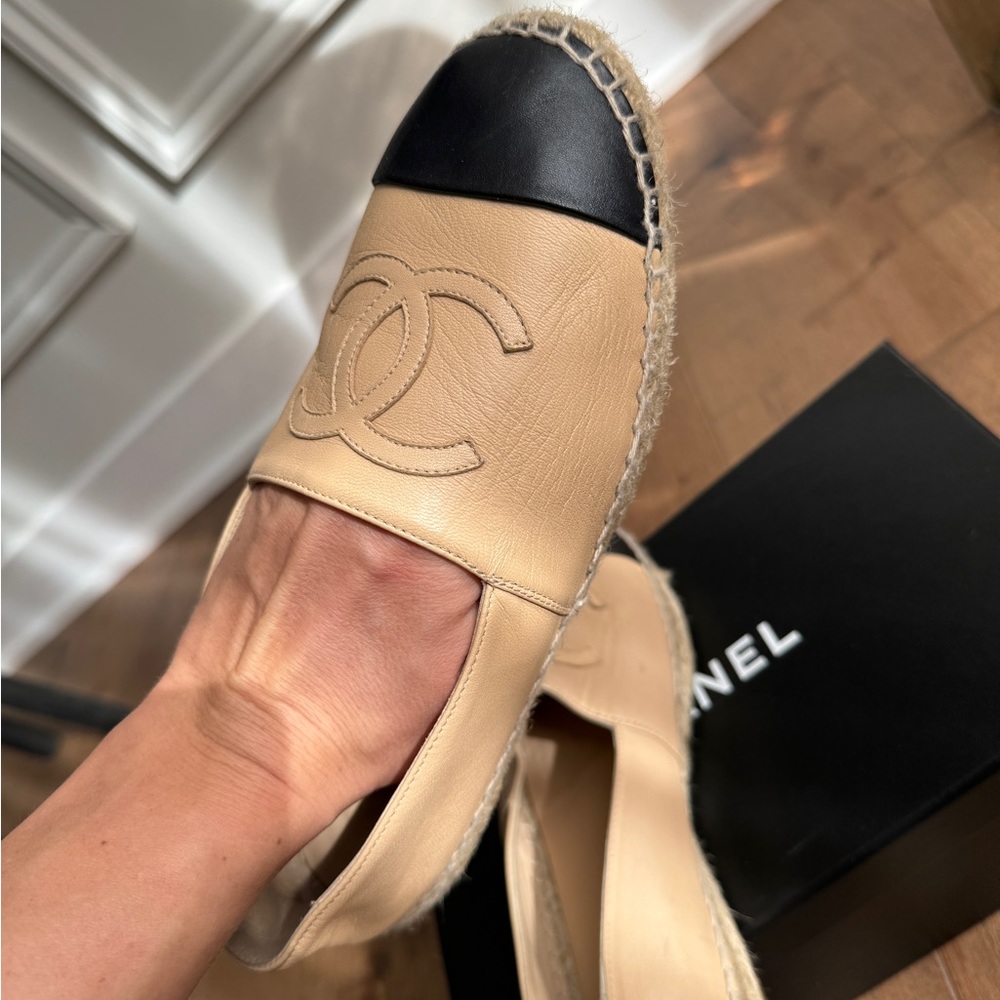 Chanel shoes - Picture 1 of 10